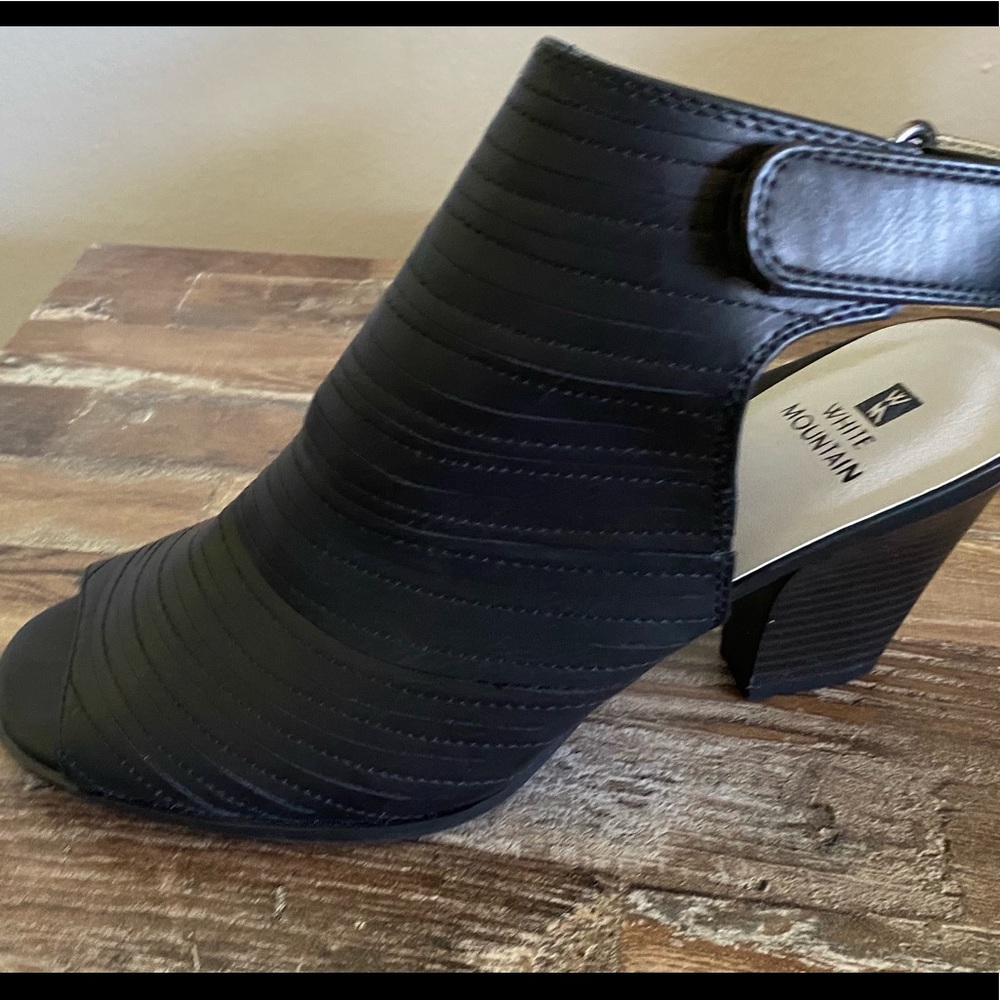 New White Mountain Shoes, Size 9.5